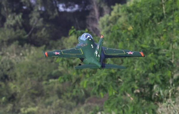 Freewing YAK-130 70 6s EPO 920mm grün High Performance PNP